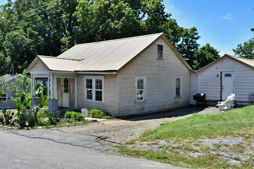 1512 Adams Street Athens, TN 37303
