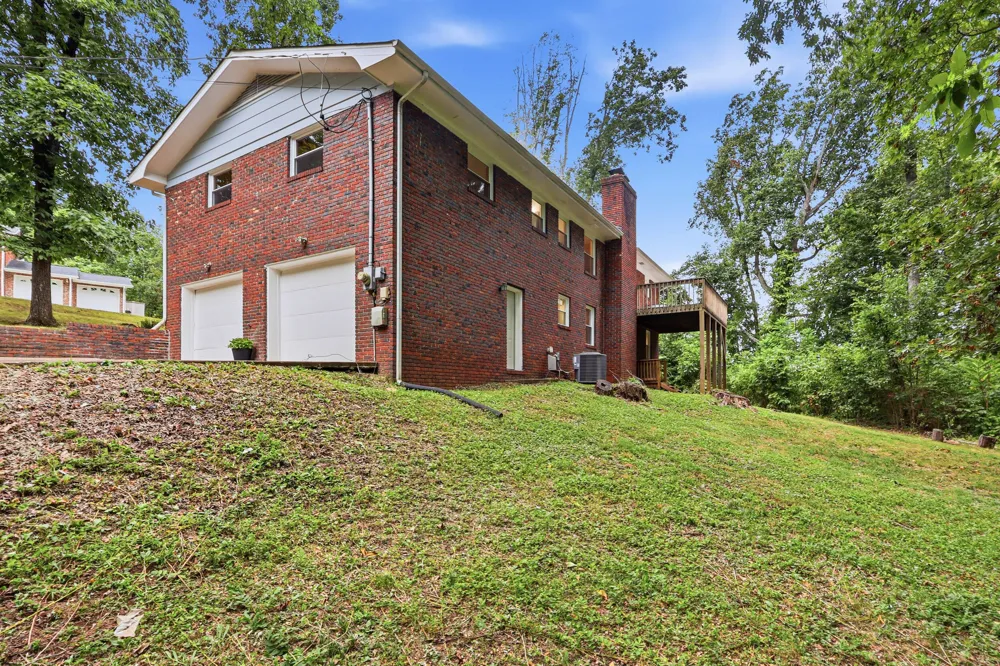 2824 Ridgecrest Drive Chattanooga, TN 37406