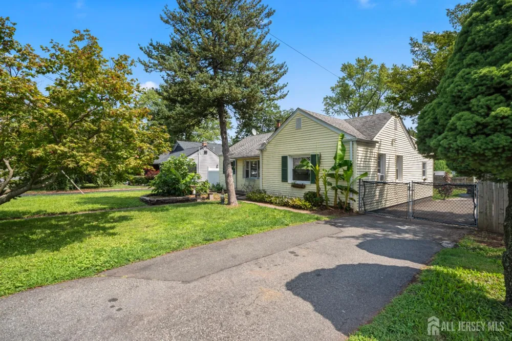 30 Runyon Avenue Edison, NJ 08817