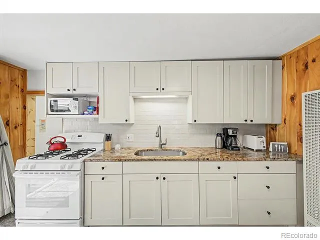 259 Riverside Drive Lyons, CO 80540