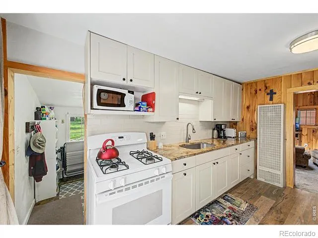259 Riverside Drive Lyons, CO 80540