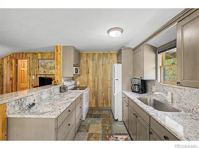 259 Riverside Drive Lyons, CO 80540