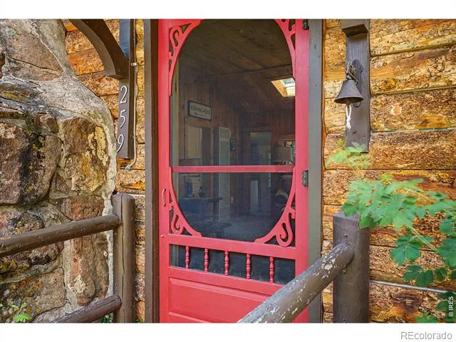 259 Riverside Drive Lyons, CO 80540