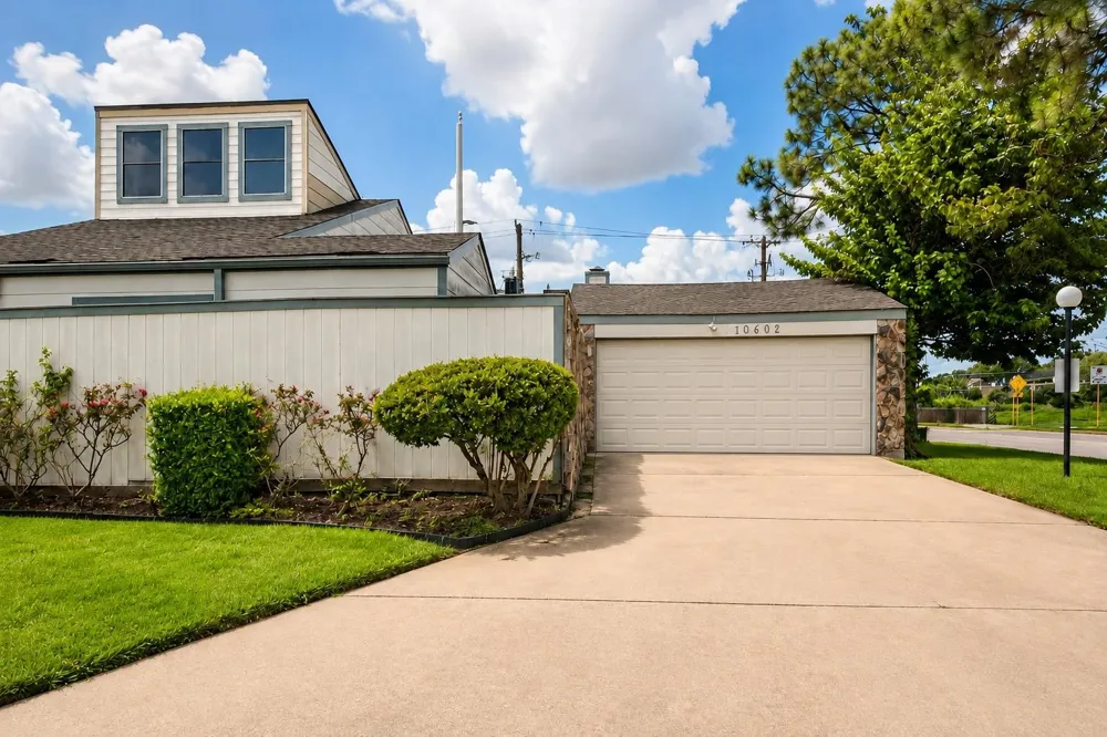 10602 Sandpiper Drive Houston, TX 77096