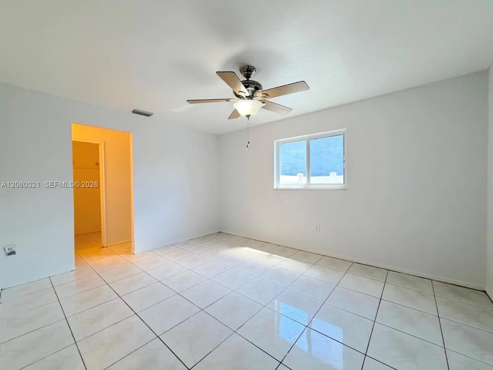 11700 NW 33rd St Sunrise, FL 33323