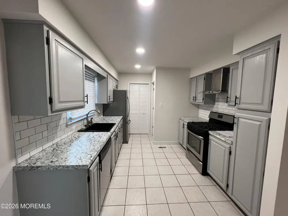 32 Carver Street Bayville, NJ 08721