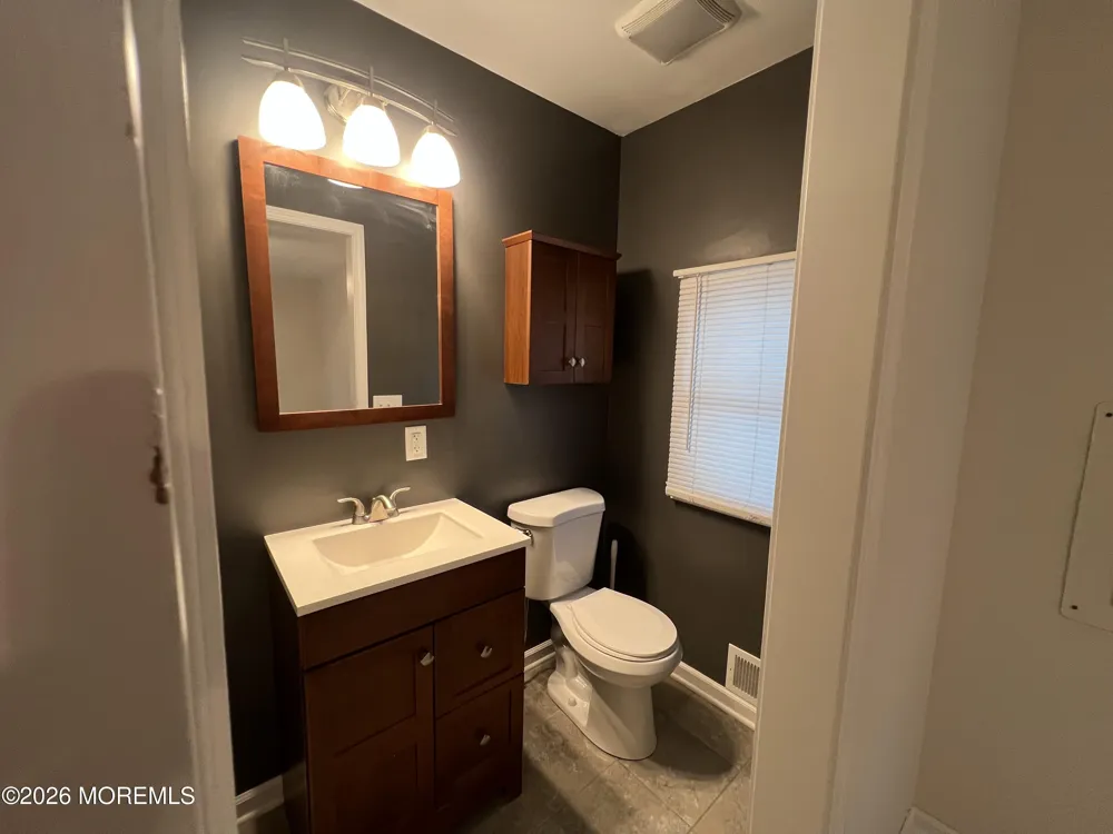 32 Carver Street Bayville, NJ 08721