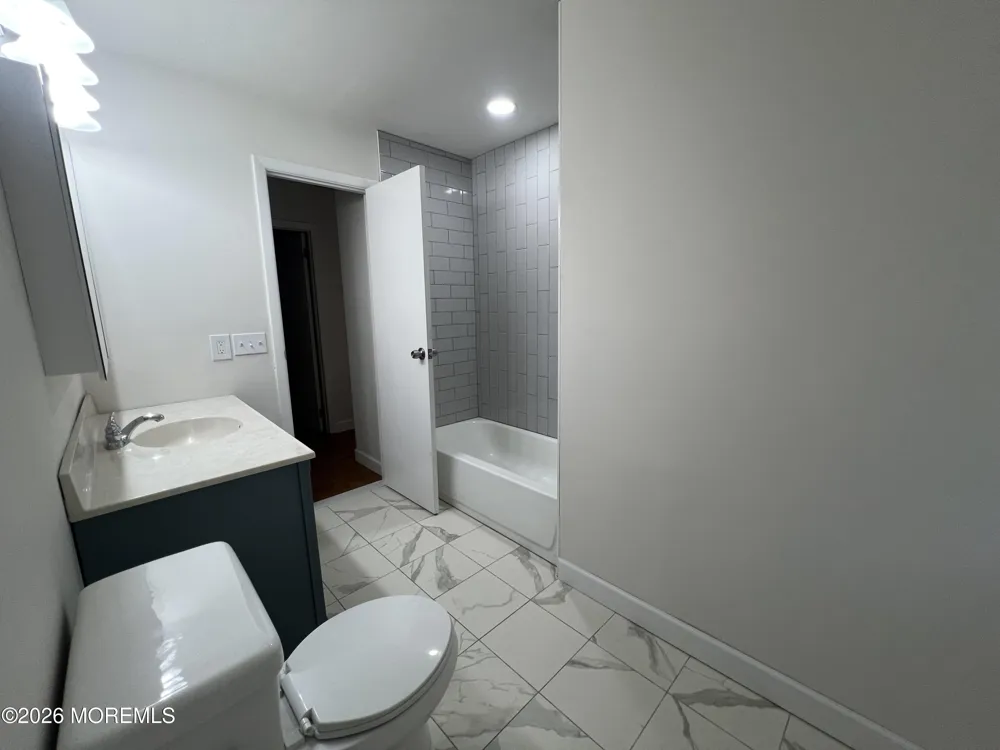 32 Carver Street Bayville, NJ 08721
