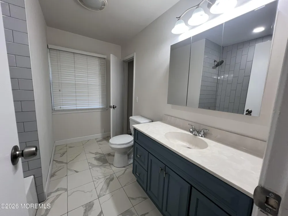 32 Carver Street Bayville, NJ 08721