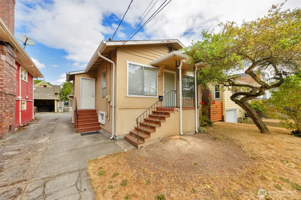536 73rd Street Seattle, WA 98103