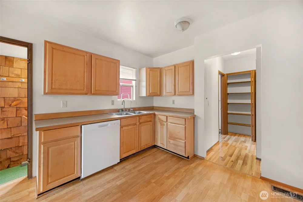 536 73rd Street Seattle, WA 98103