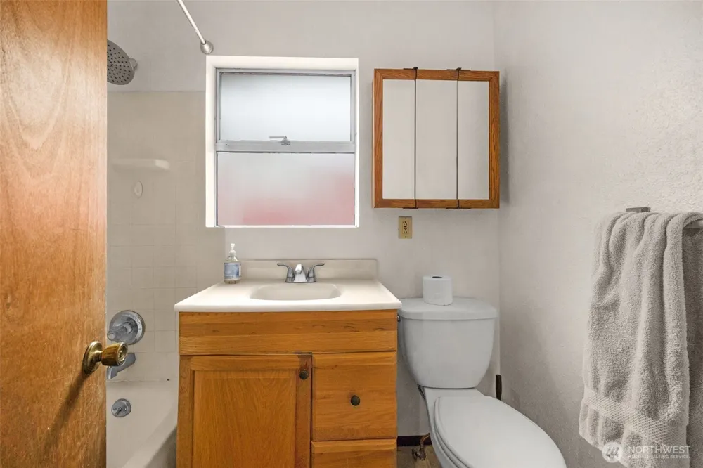 536 73rd Street Seattle, WA 98103