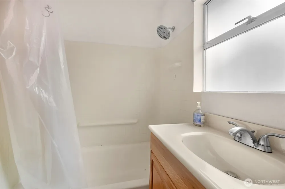 536 73rd Street Seattle, WA 98103