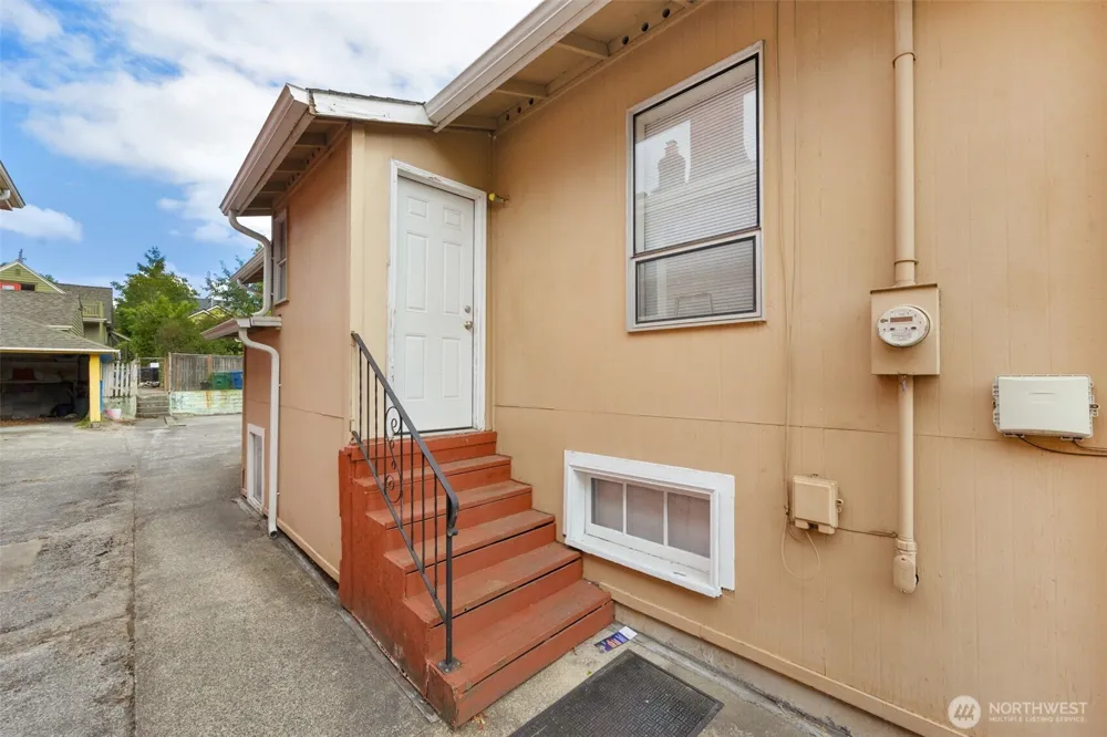 536 73rd Street Seattle, WA 98103