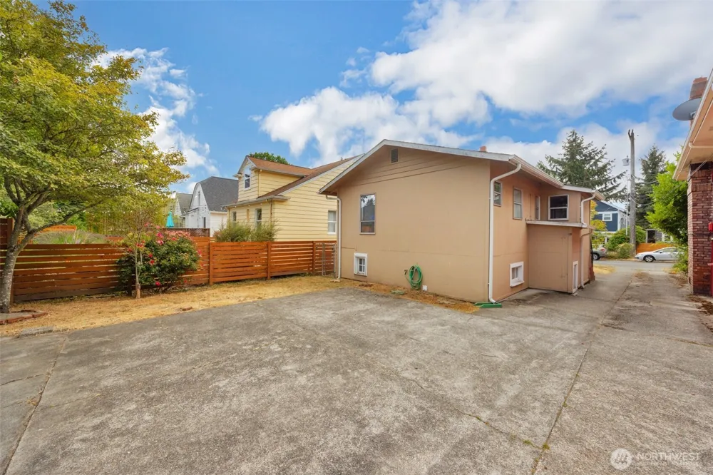 536 73rd Street Seattle, WA 98103