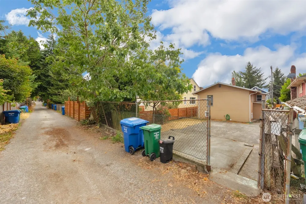 536 73rd Street Seattle, WA 98103