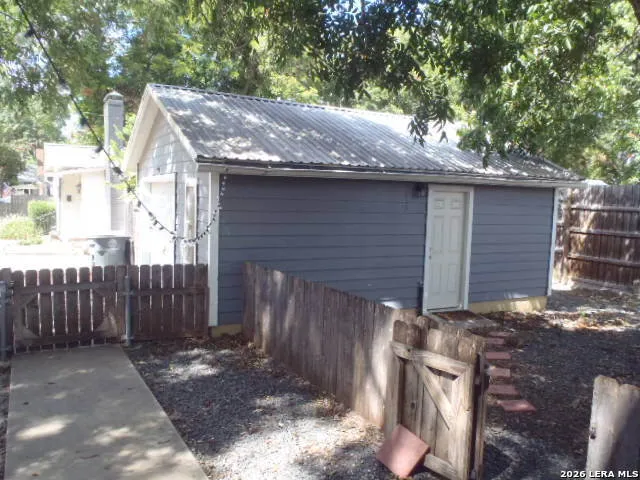 190 S CHESTNUT AVE New Braunfels, TX 78130