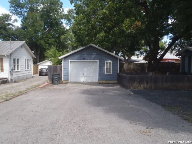 190 S CHESTNUT AVE New Braunfels, TX 78130