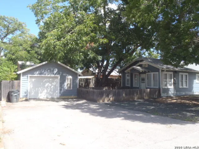 190 S CHESTNUT AVE New Braunfels, TX 78130