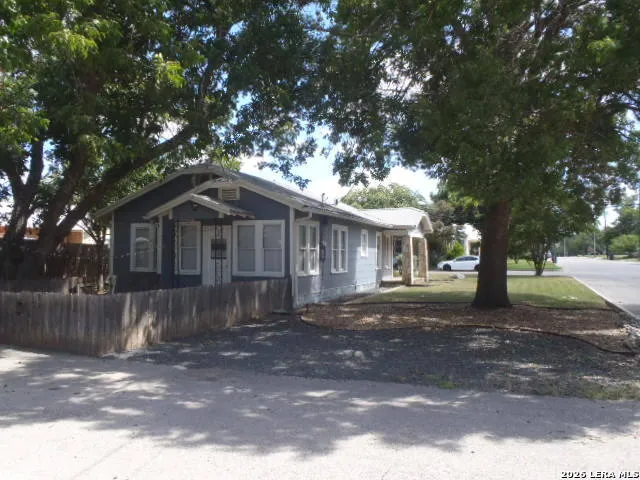 190 S CHESTNUT AVE New Braunfels, TX 78130