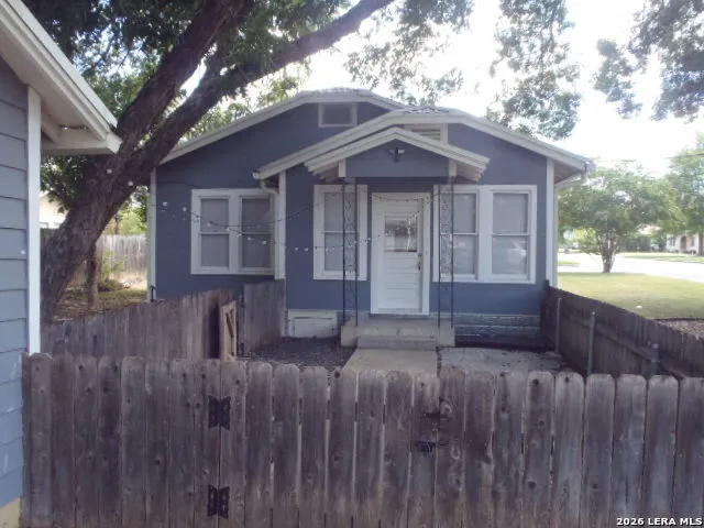 190 S CHESTNUT AVE New Braunfels, TX 78130