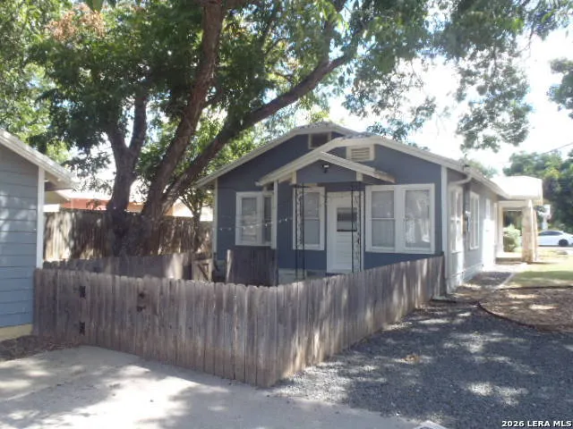 190 S CHESTNUT AVE New Braunfels, TX 78130