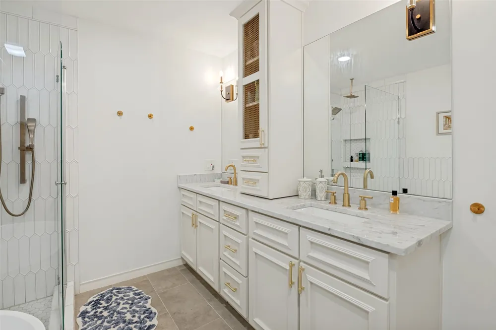6234 Bandera Avenue #D Dallas, TX 75225