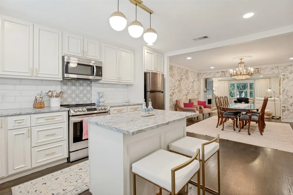 6234 Bandera Avenue #D Dallas, TX 75225