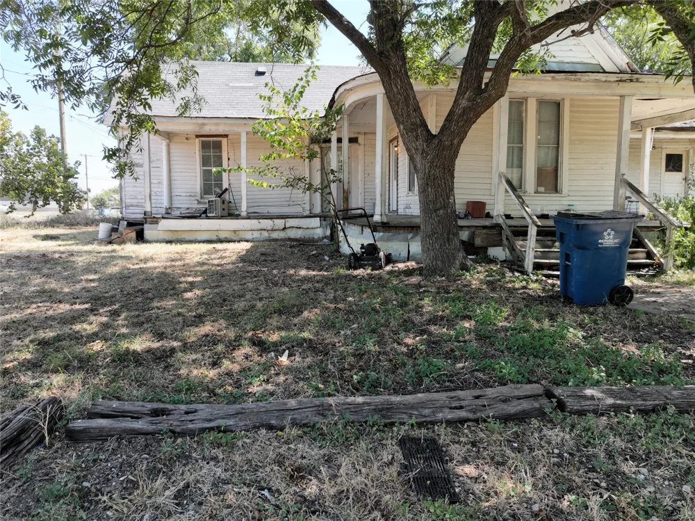 106 Wesley Street Itasca, TX 76055