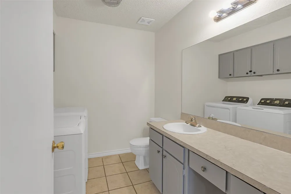 919 Southmoor Drive Arlington, TX 76010