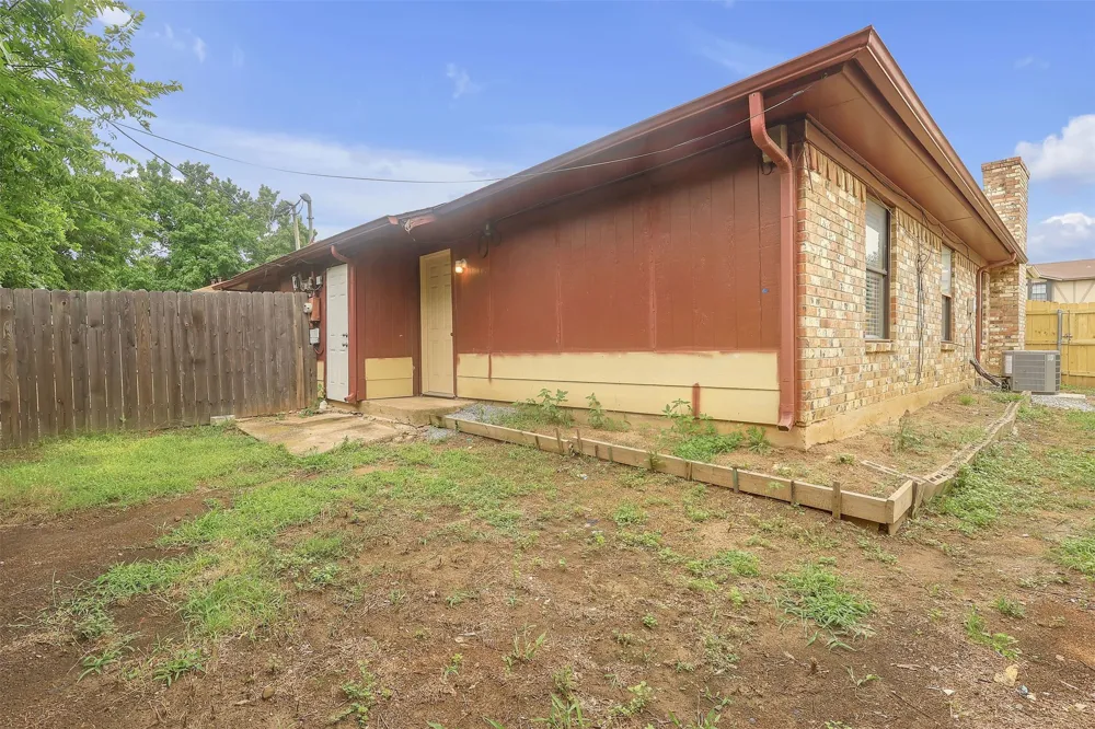 919 Southmoor Drive Arlington, TX 76010