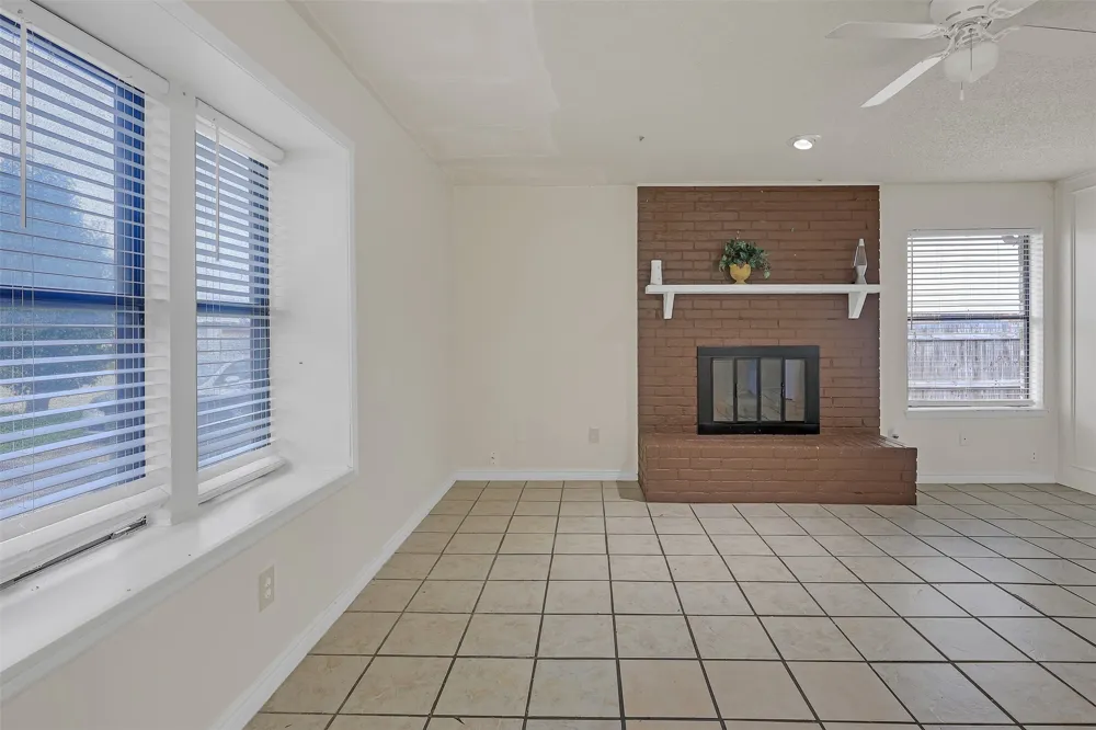 919 Southmoor Drive Arlington, TX 76010