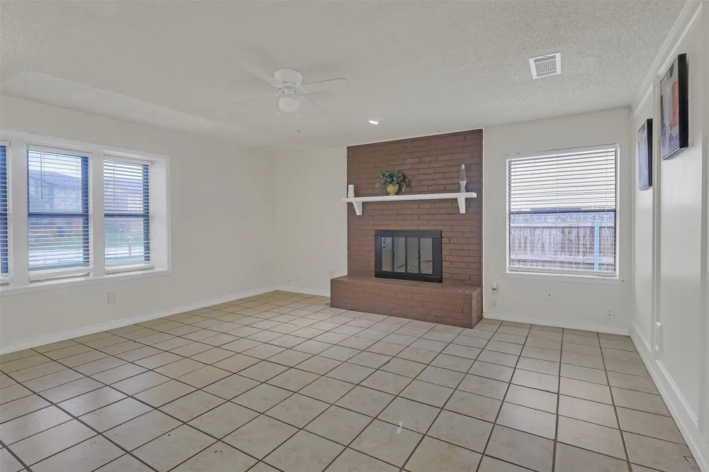 919 Southmoor Drive Arlington, TX 76010