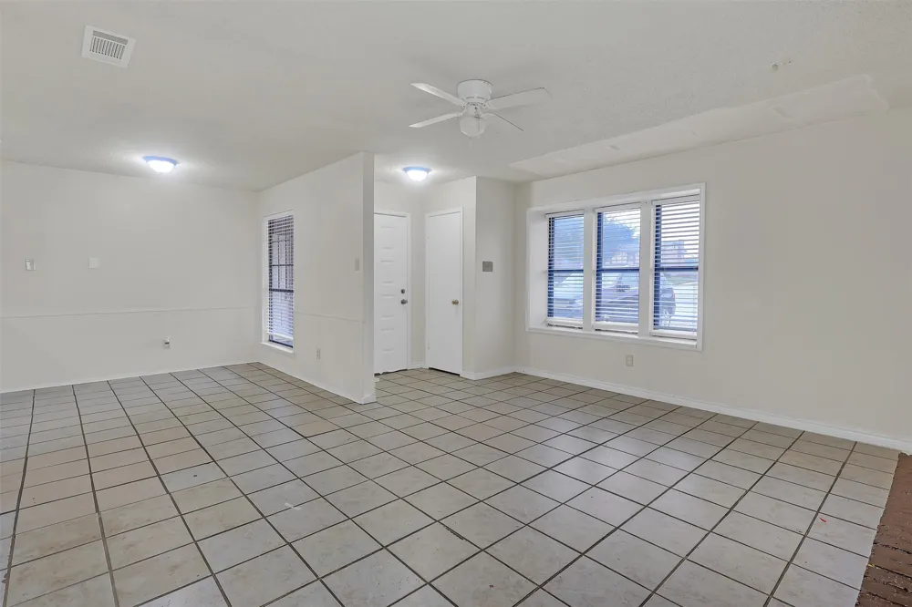 919 Southmoor Drive Arlington, TX 76010