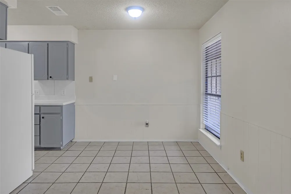 919 Southmoor Drive Arlington, TX 76010
