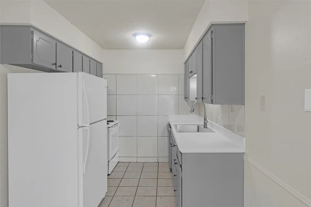 919 Southmoor Drive Arlington, TX 76010