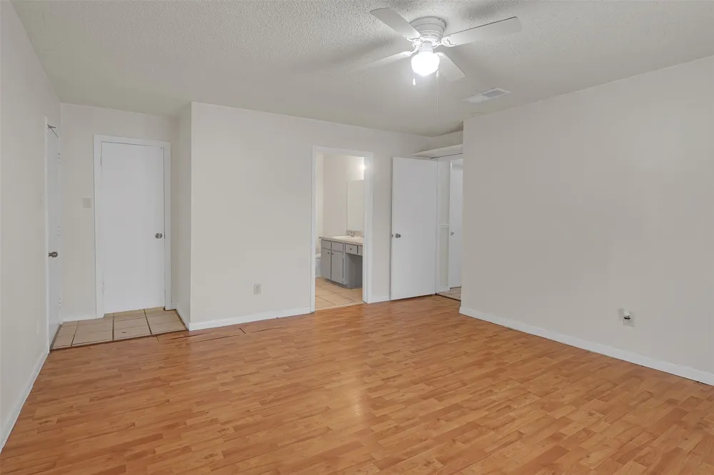 919 Southmoor Drive Arlington, TX 76010