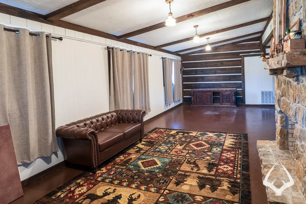 205 South Wheeler Ave Colmesneil, TX 75938
