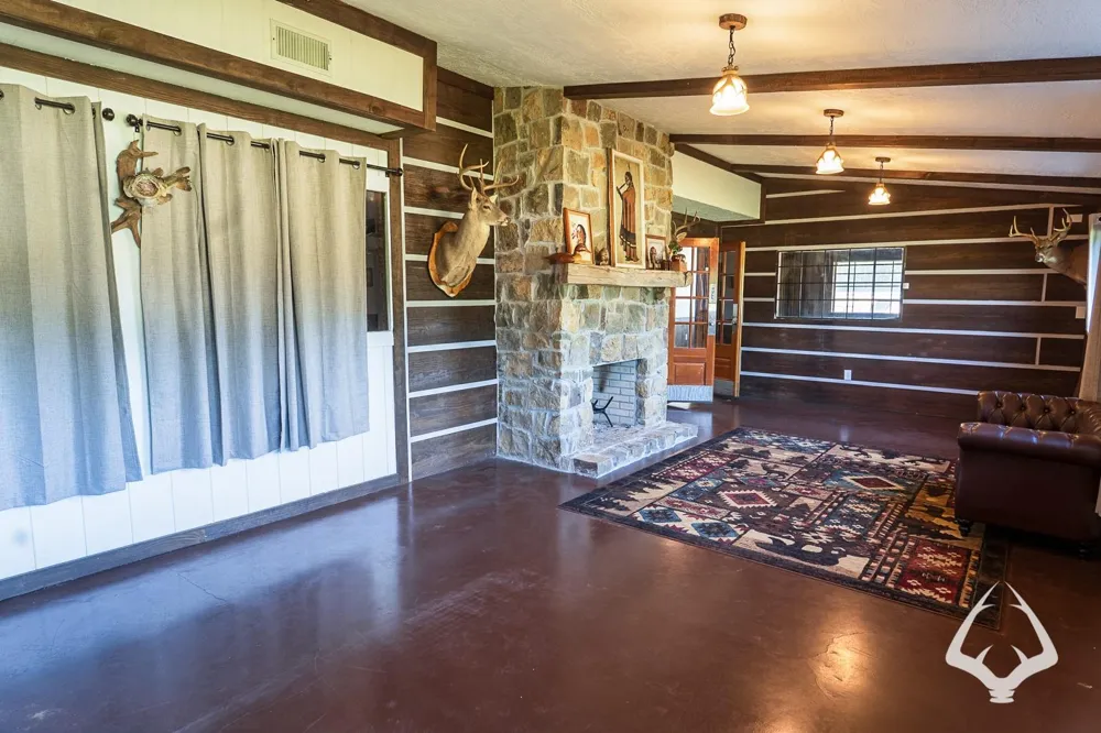 205 South Wheeler Ave Colmesneil, TX 75938