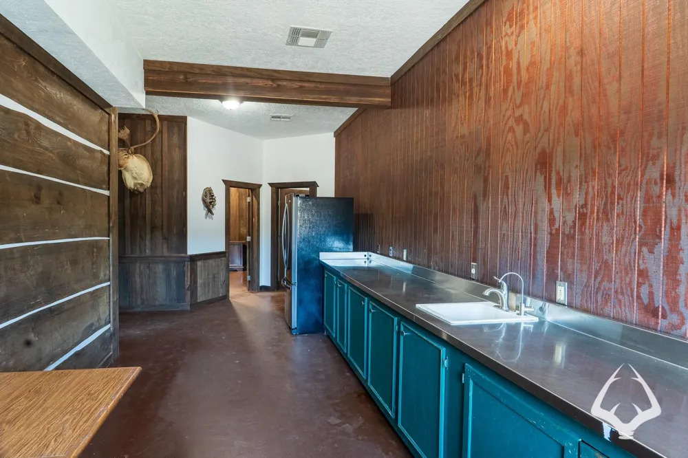 205 South Wheeler Ave Colmesneil, TX 75938