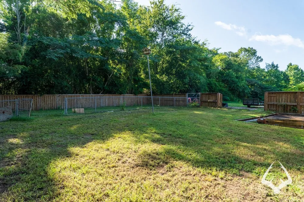 205 South Wheeler Ave Colmesneil, TX 75938