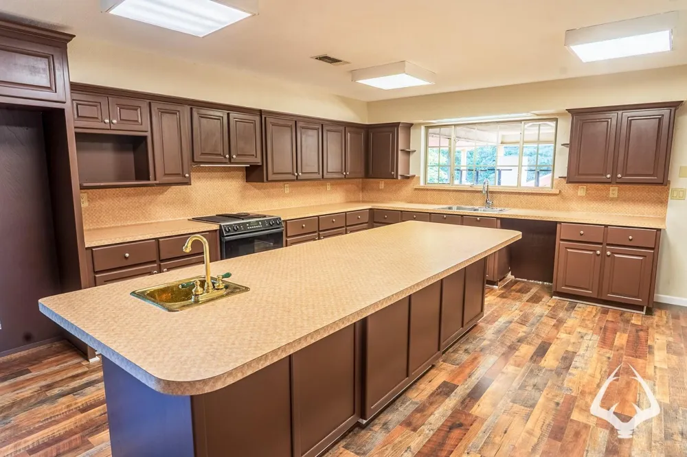 205 South Wheeler Ave Colmesneil, TX 75938