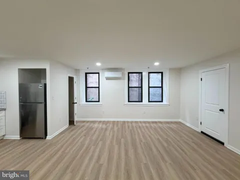 4804 CHESTER AVENUE #105