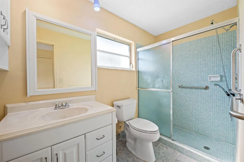 8711 NW 10TH STREET #D101 Plantation, FL 33322