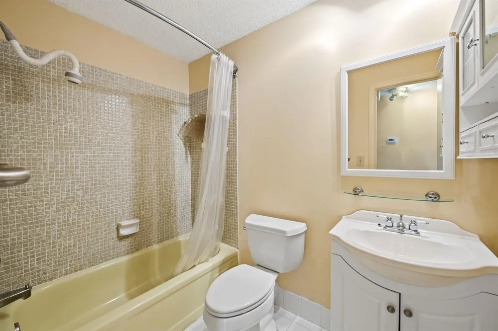 8711 NW 10TH STREET #D101 Plantation, FL 33322