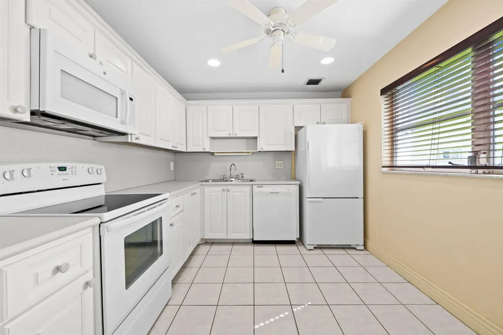 8711 NW 10TH STREET #D101 Plantation, FL 33322