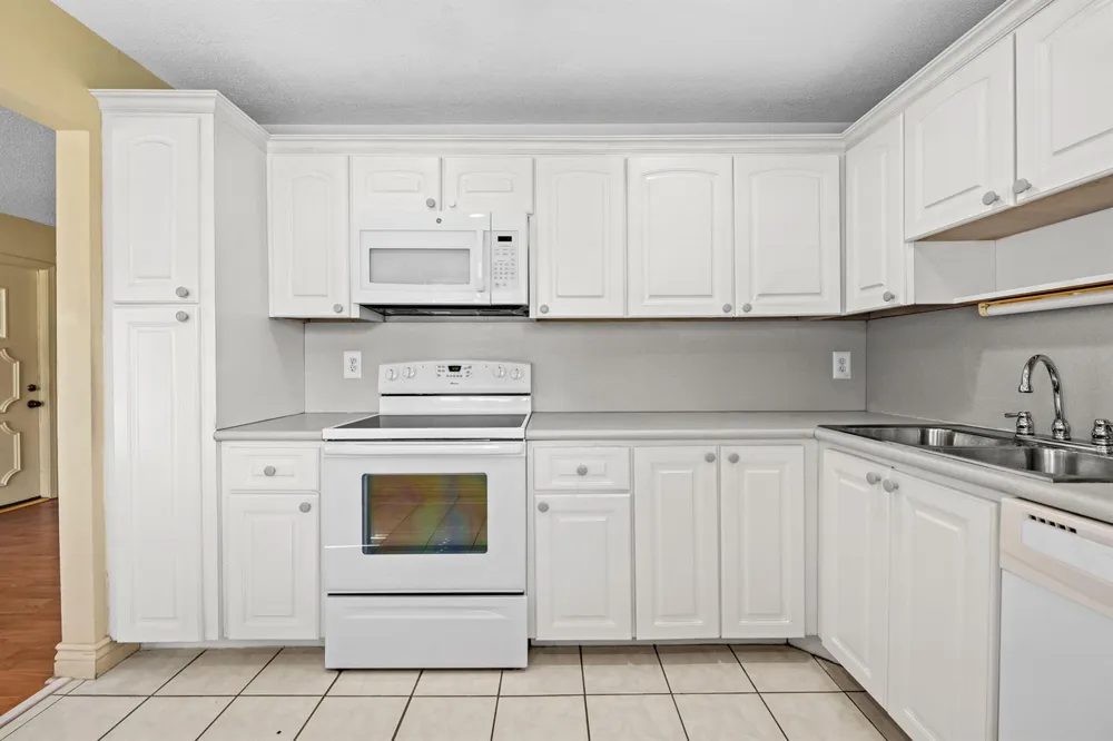 8711 NW 10TH STREET #D101 Plantation, FL 33322