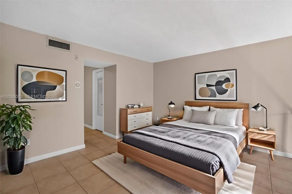8600 SW 109th Ave #4-205 Miami, FL 33173