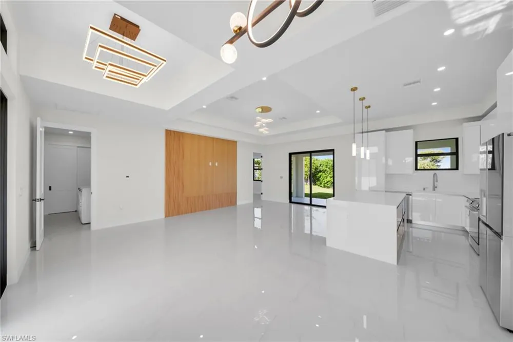 908 NE 11th Avenue Cape Coral, FL 33909