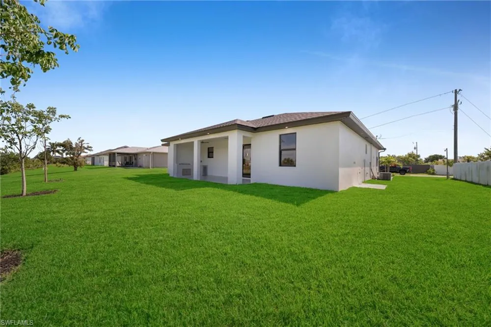 908 NE 11th Avenue Cape Coral, FL 33909